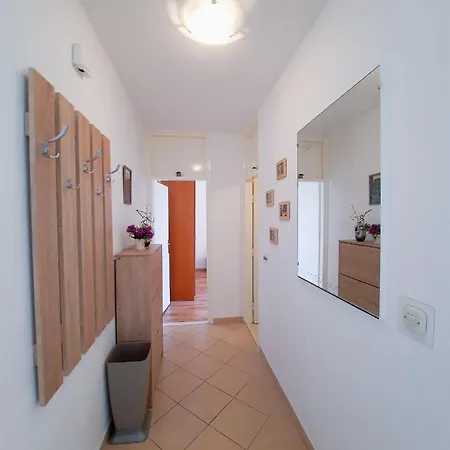 Lola Apartment *